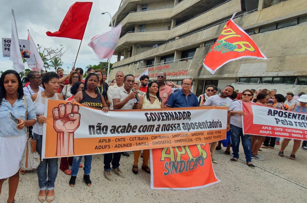 Sindicatos e centrais protestam contra reforma da previdência baiana